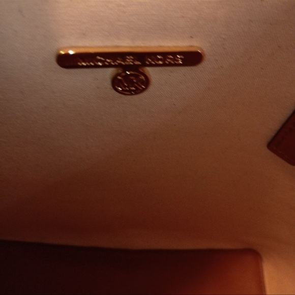 Michael Kors Cream LARGE  Jane Tote with Tan Leather Trim LIKE NEW! - Picture 6 of 12